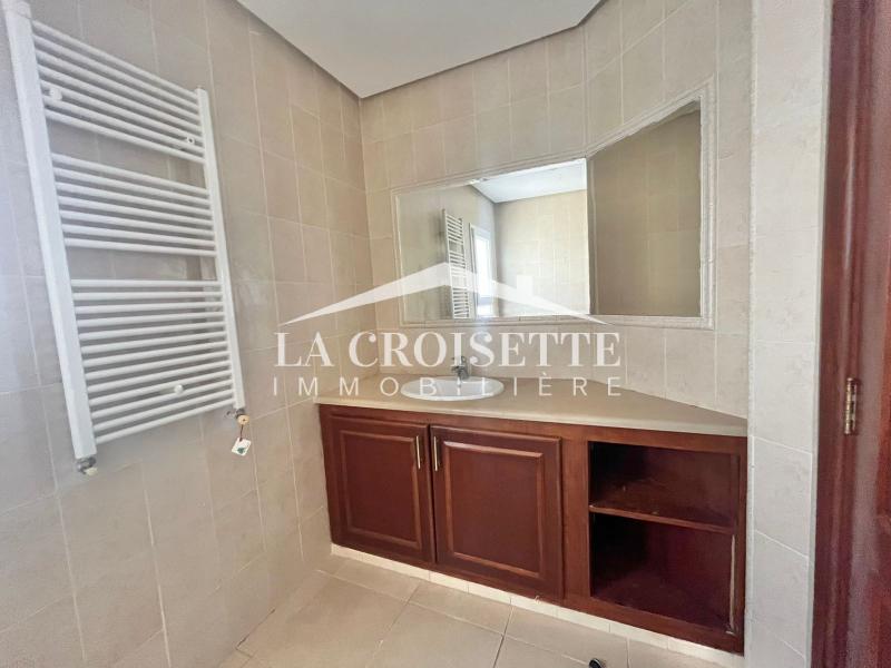 Villa S+3 avec piscine à La Marsa